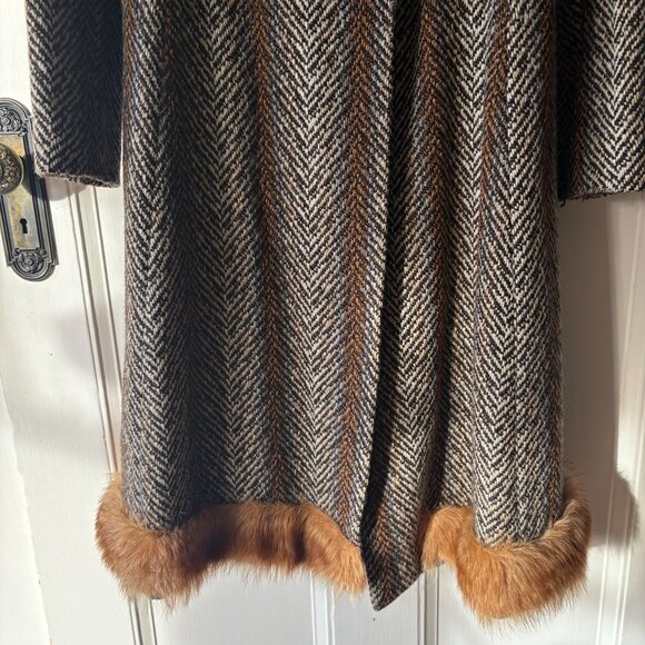 Vintage 1960s Wool Herringbone Tweed Coat with Fur Shawl Collar - Picture 3 of 9